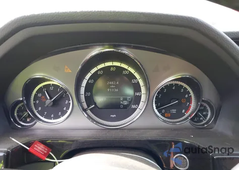 2010 Mercedes-Benz E 550 из США, поврежденный, VIN WDDHF7CB0AA020225